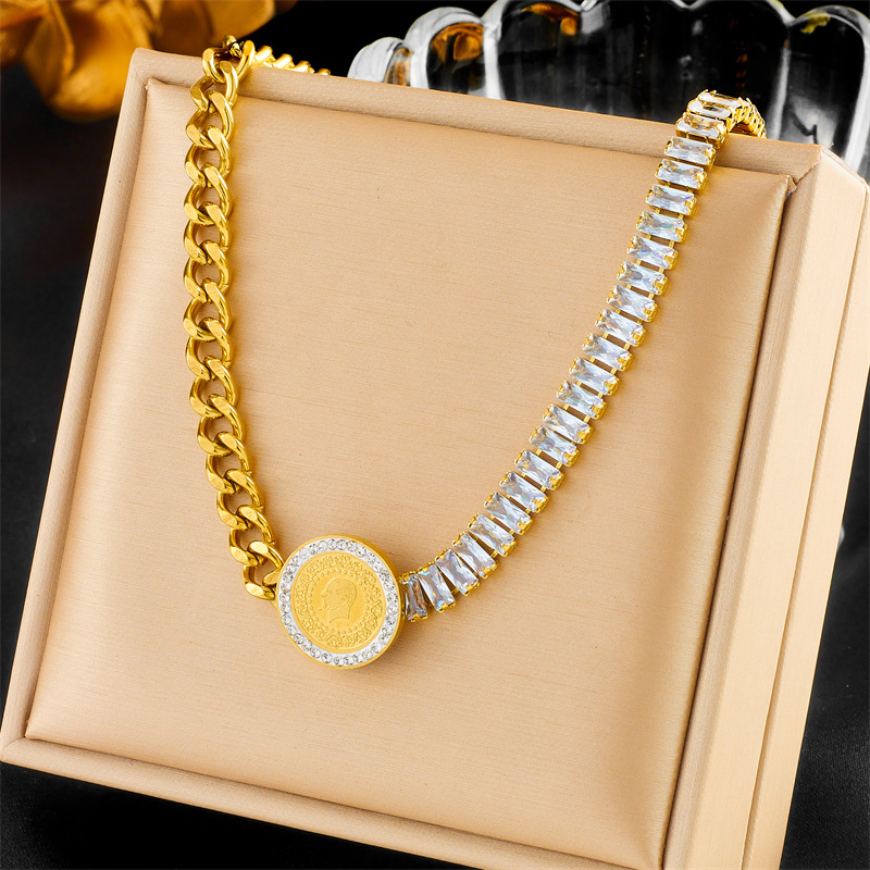 European and American fashion, individuality, and niche water diamond chain irregularly spliced round plate printed titanium steel gold-plated necklace full figure