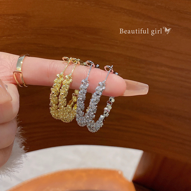 Silver circular geometric earrings for women, exuding a light luxury and high-end charm, with a simple and versatile personality. Wholesale of best-selling earrings Specification drawing