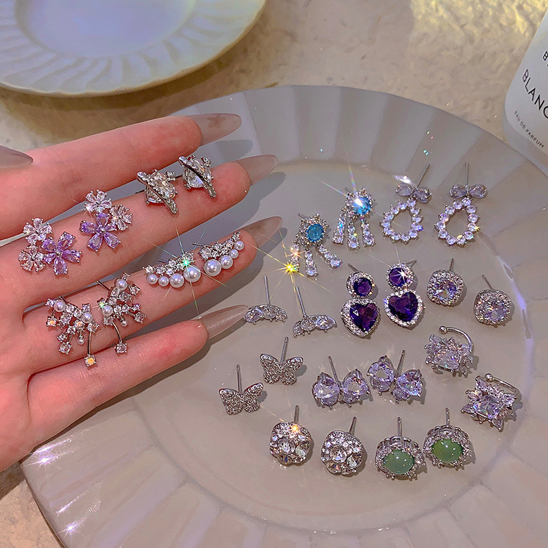 Korean-style exquisite zircon tassel earrings, light luxury and high-end feel, heart-shaped stud earrings, elegant long earrings, best-selling earrings for women Application Scenario