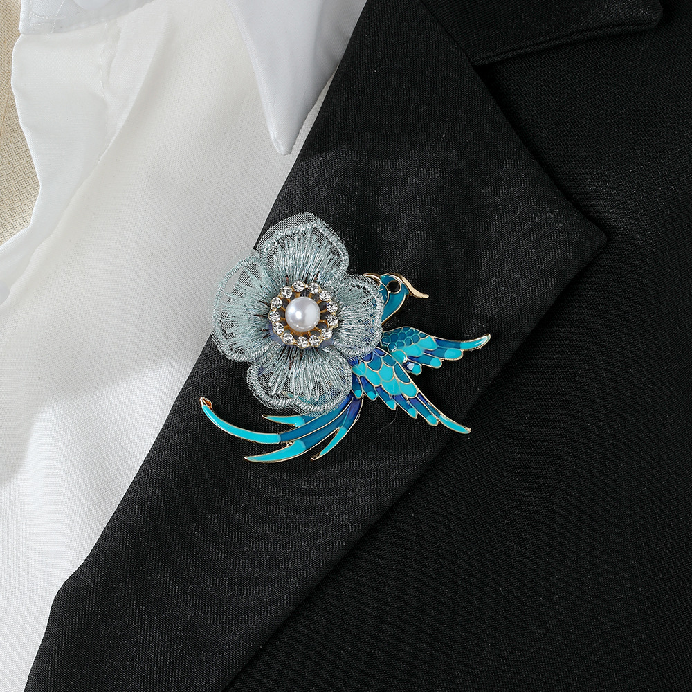 New Chinese-style diamond-encrusted embroidery phoenix bird pearl brooch, Chinese trend ancient style light luxury style suit brooch for women Application Scenario