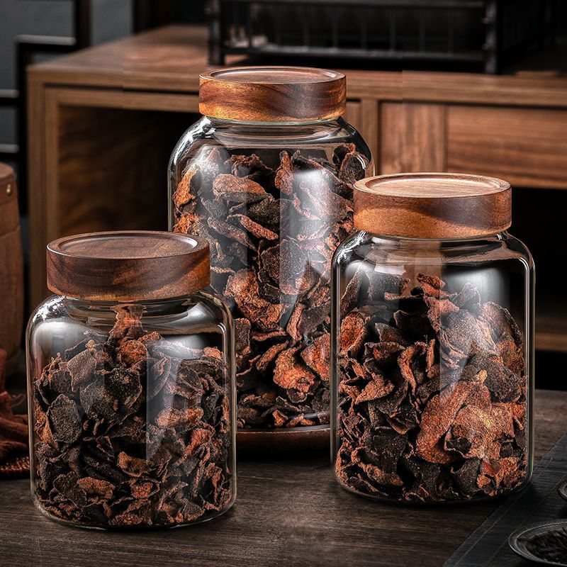 Large-capacity spiral-mouth glass sealed jar, round wooden lid transparent tangerine peel storage jar, moisture-proof coarse grain storage jar full figure