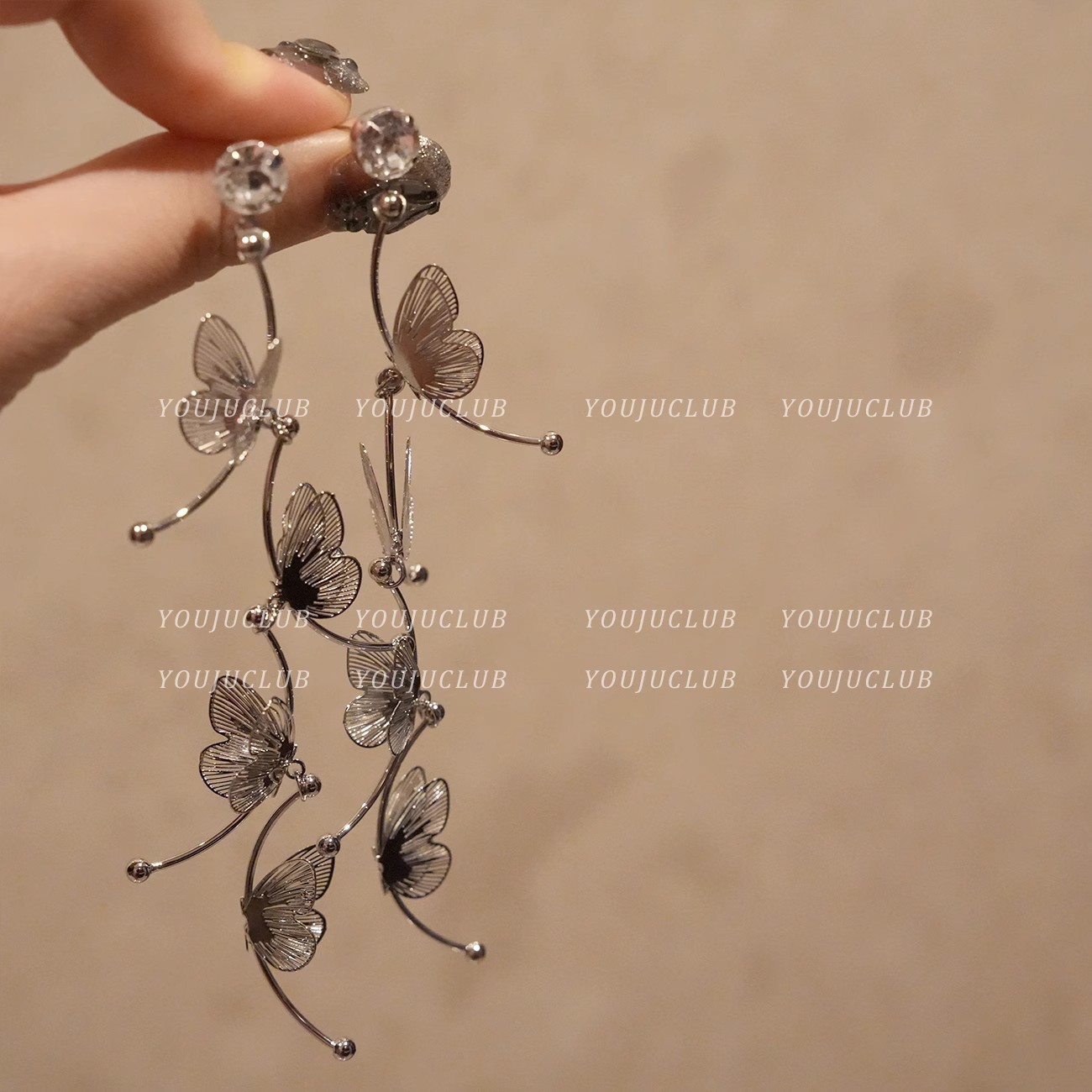 Long, ethereal, hollowed-out butterfly earrings with a light luxury, niche and high-end feel, tassel stud earrings, a versatile Korean-style ear accessory Specification drawing