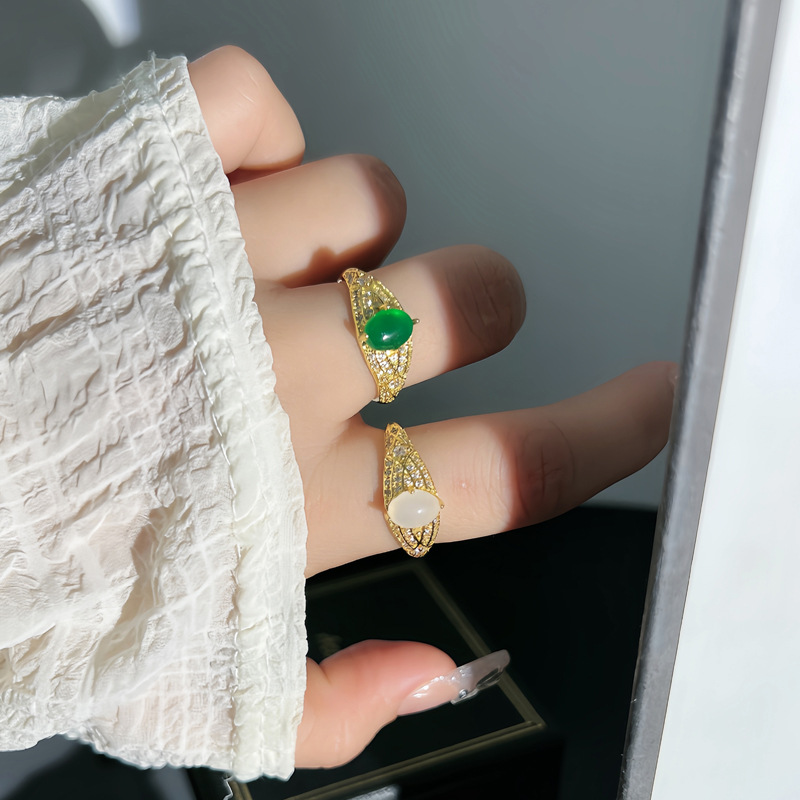 Luxurious court-style emerald-like high-end, slightly inlaid open ring, a cold and elegant, niche and noble ring Specification drawing