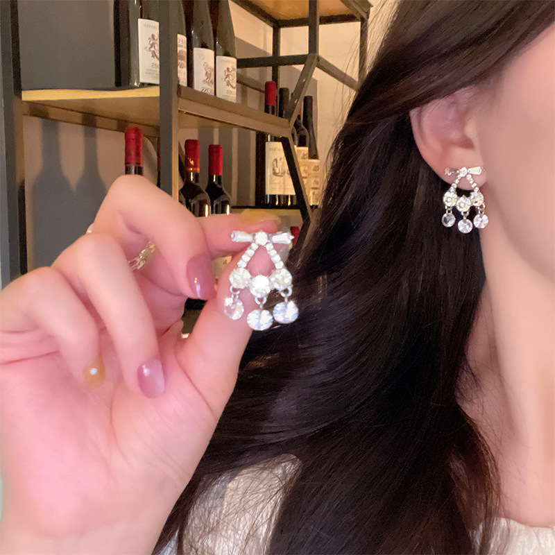 Light luxury, versatile and high-end, slightly inset zircon bow tassel stud earrings, women's super fairy-like gentle and elegant earrings and earrings details Picture