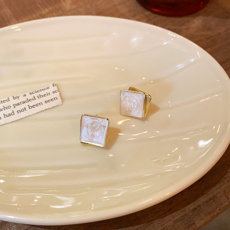 French-style glazed double-layer square stud earrings, irregular, unique, simple and high-end style, fashionable and retro earrings Specification drawing