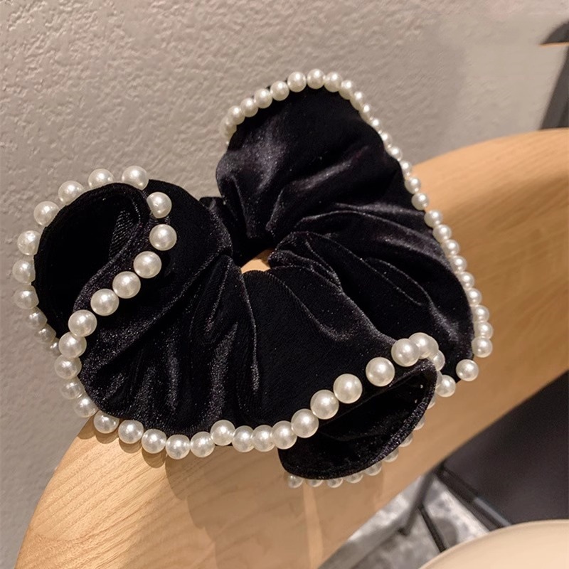 Velvet pearl large intestine hair tie for women, high-end look, bun hairstyle, ponytail, hair tie, updo, elegant headwear Application Scenario