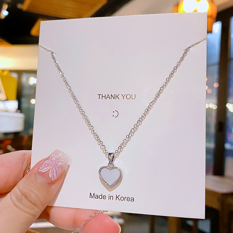 Elegant and individualistic, light luxury, heart-shaped pendant, titanium steel necklace, women's niche, versatile, internet-famous collarbone chain, fashionable double-sided accessory Specification drawing