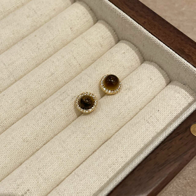Maillard Tiger's Eye earrings, women's retro Hong Kong-style earrings, light luxury, niche and high-end, exquisite micro-inset earrings wholesale Application Scenario