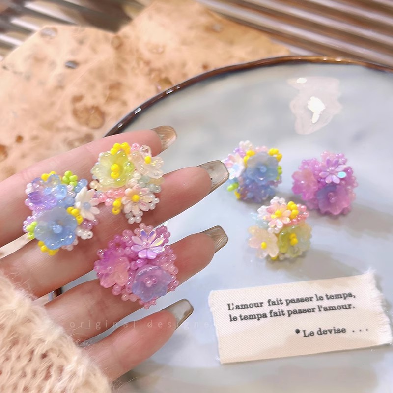 Dopamine colorful flower stud earrings for women, sweet and whitening summer atmosphere, niche design vacation earrings details Picture
