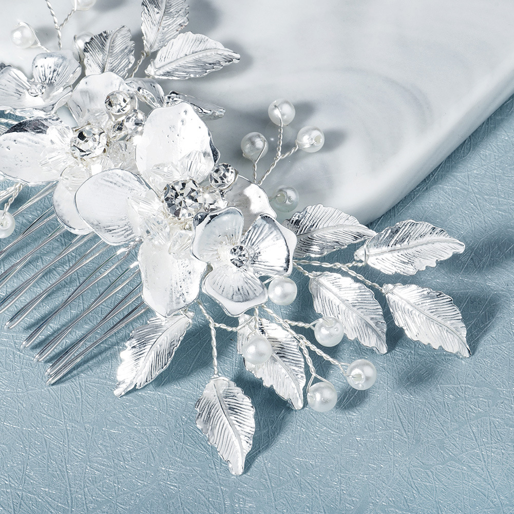 Japanese and Korean Samisen style wedding headwear, alloy flower hand-combed, bride's wedding dress, evening gown, updo and accessory Application Scenario