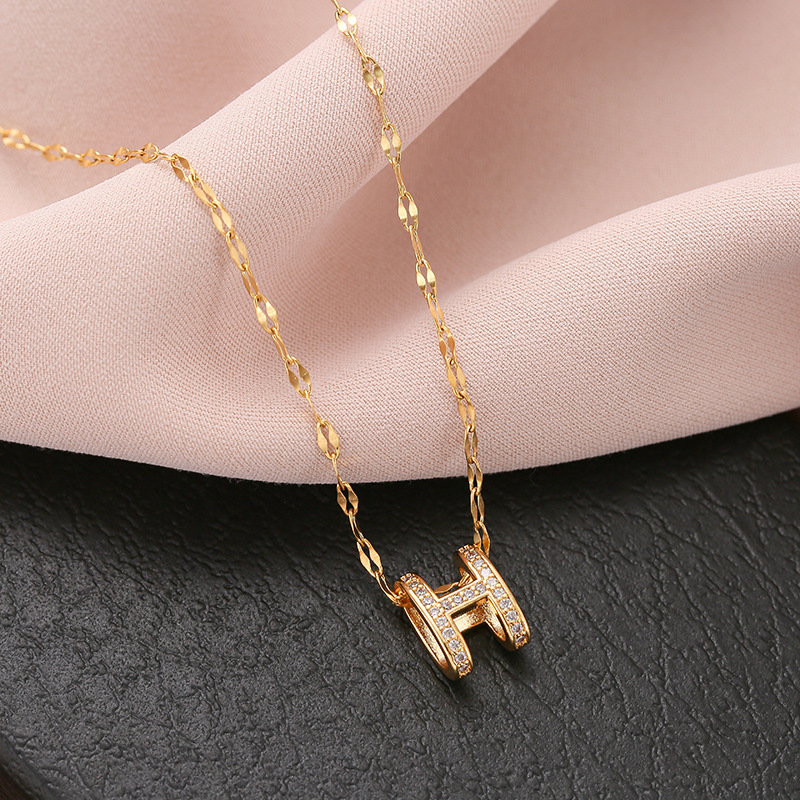 New golden H-letter titanium steel necklace, a high-end and niche female fashion collarbone chain accessory wholesale, light luxury Specification drawing