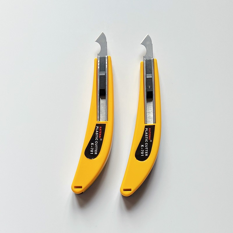 Professional hook knife for cutting acrylic sheets with sharp blades. Special hook knife for trimming and deburring acrylic kt sheets details Picture
