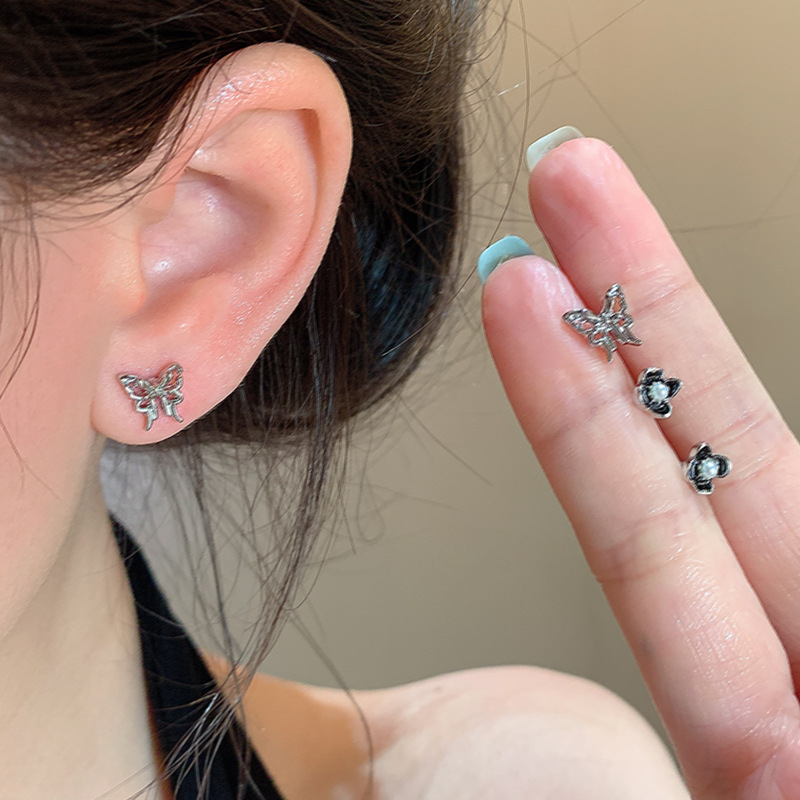 Diamond-encrusted, hollowed-out butterfly set stud earrings, mini, exquisite square black earrings for women, with a unique, high-end and elegant style details Picture