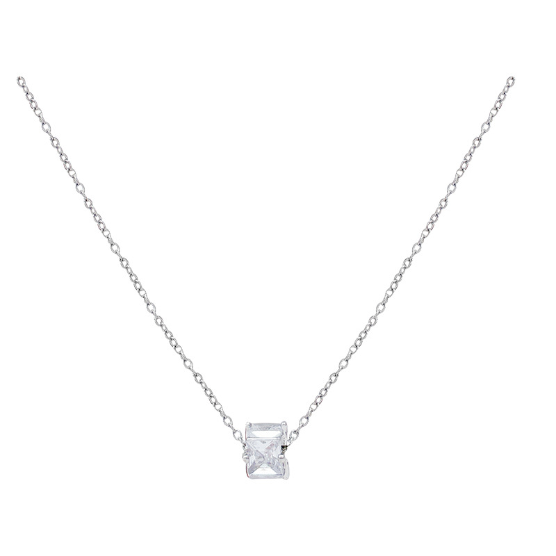 A silver square single diamond titanium steel necklace with a feminine design sense, a niche Internet celebrity cold style collarbone chain, a new light luxury accessory Item Picture