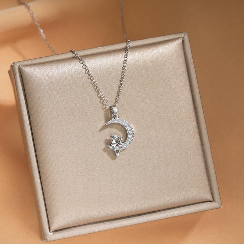 Creative design sense Moon Cat pendant Zircon full diamond necklace, niche light luxury, versatile collarbone chain, lover's gift full figure