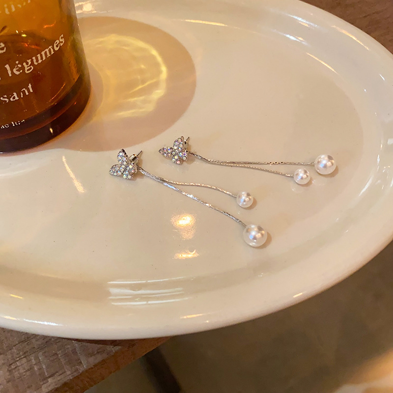 Diamond-encrusted butterfly pearl tassel earrings for women, exquisite and versatile Korean-style stud earrings, fashionable, light luxury, high-end and elegant earrings Application Scenario