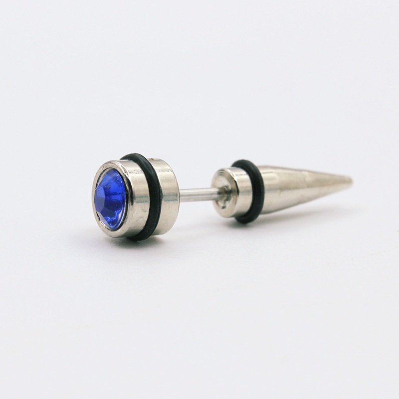 Men's human piercing earrings 316L titanium steel stud earrings for men and women, diamond-encrusted piercing fashionable street stall earrings Application Scenario
