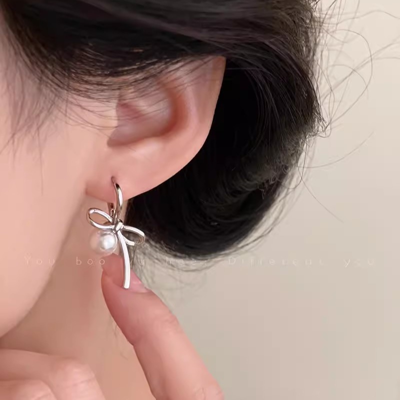 925 Silver needle bow pearl ear buckles with a light luxury and high-end feel, niche design, gentle and elegant ear studs, earrings and earrings full figure