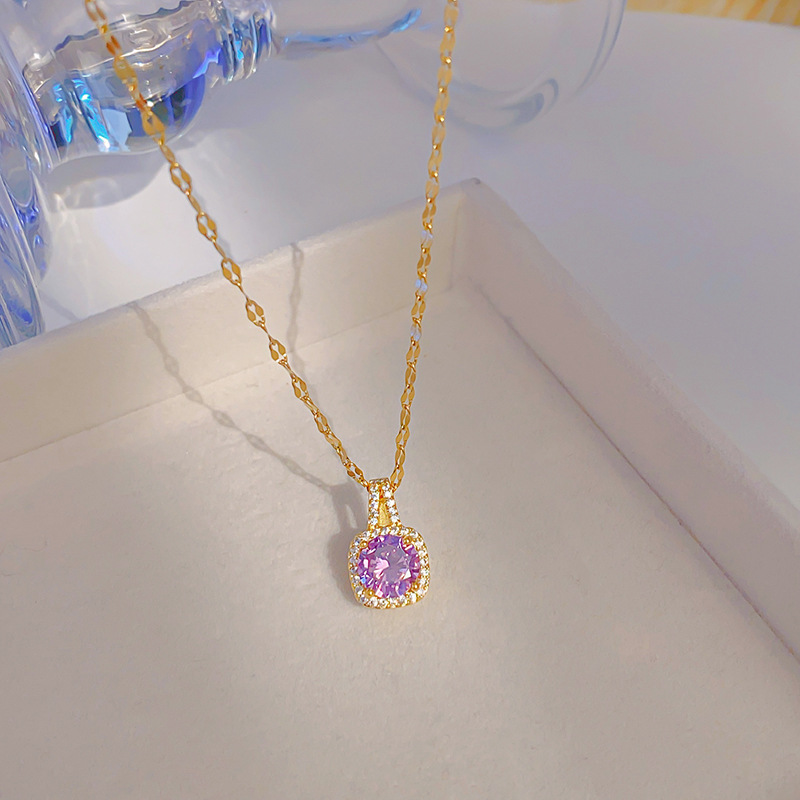 Gold zircon pendant titanium steel necklace, women's fashionable square diamond simple collarbone chain, internet-famous elegant light luxury accessory Application Scenario