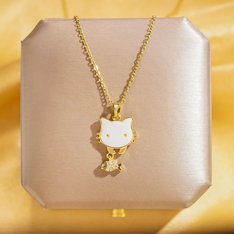 A genuine gold electroplated cat eating fish and dripping oil necklace with a unique and cute design for women. A collarbone chain with a distinctive and adorable pet-style accessory full figure