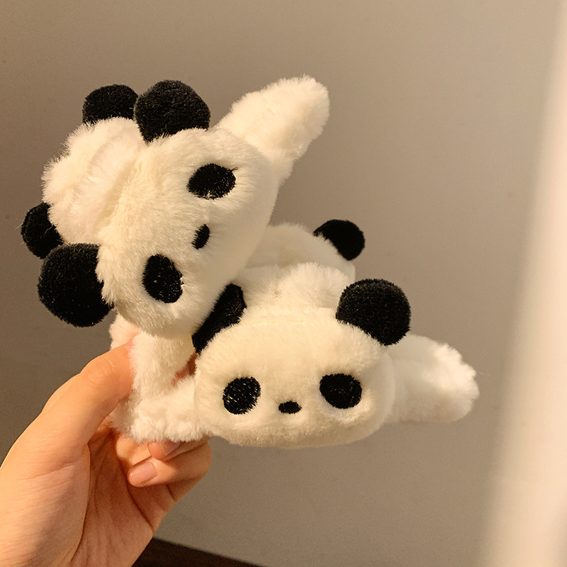 Cute panda plush claw clip, female autumn and winter hair clip at the back of the head, cartoon clip, updo, shark clip, hair accessory and headwear full figure