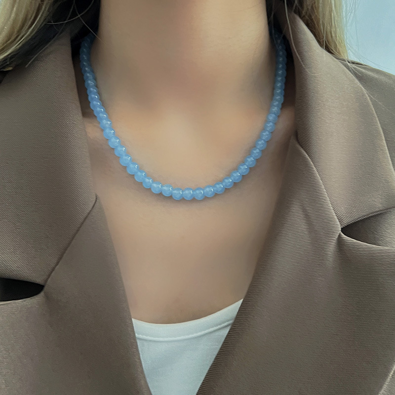 A Korean-style fresh and light blue chalcedony beaded necklace, the same style worn by an Instagram blogger. A collarbone chain, a girlish necklace for girls full figure