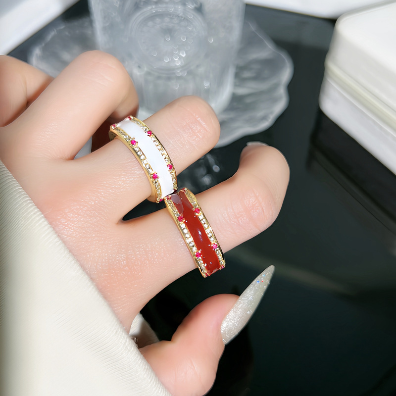A light luxury wide-plate enamel drop glaze fashionable open ring with a neutral style and a high-end feel, a unique and niche retro ring Specification drawing