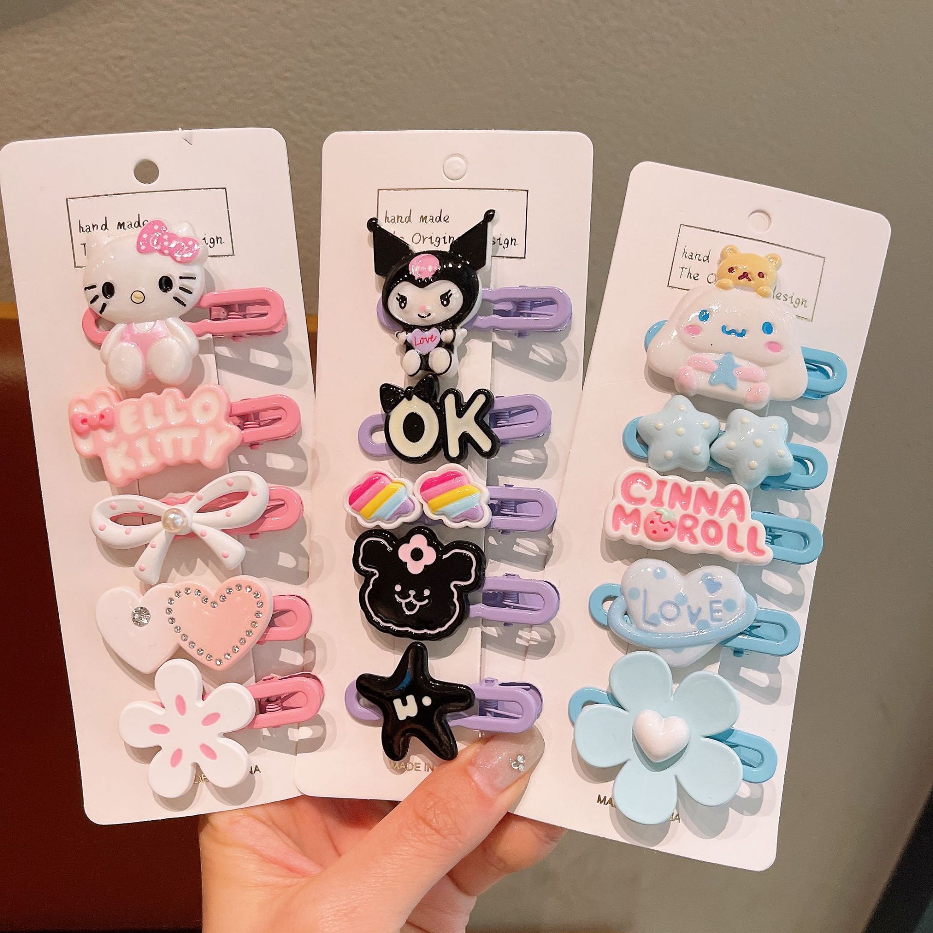Sanrio cute acrylic Kuromi small fan hair clip, girl fan-shaped bangs side clip children's hair accessory details Picture