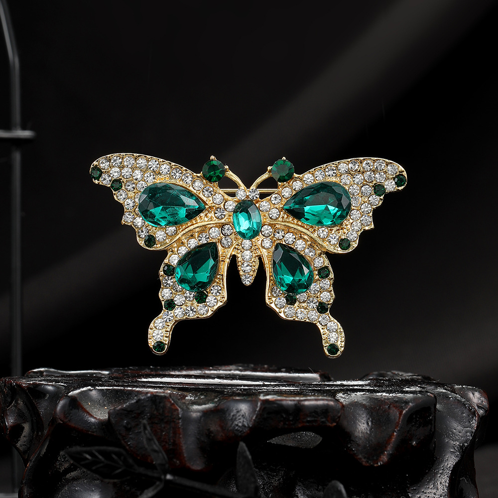 French retro emerald rhinestone butterfly brooch, heavy craftsmanship, light luxury, vintage, high-end and fashionable suit pin full figure