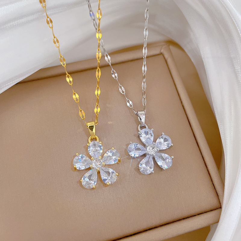 【 Titanium Steel 】 Five-petal flower, light luxury, luxurious, full diamond necklace, versatile collarbone chain for female Internet celebrities, titanium steel chain Specification drawing