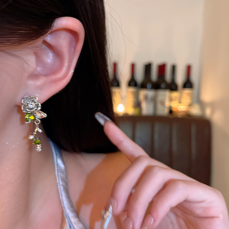 Silver rose zircon flower earrings, a light luxury and niche design for women, with a unique sense of sophistication. The stud earrings are a personalized and popular earpiece Application Scenario