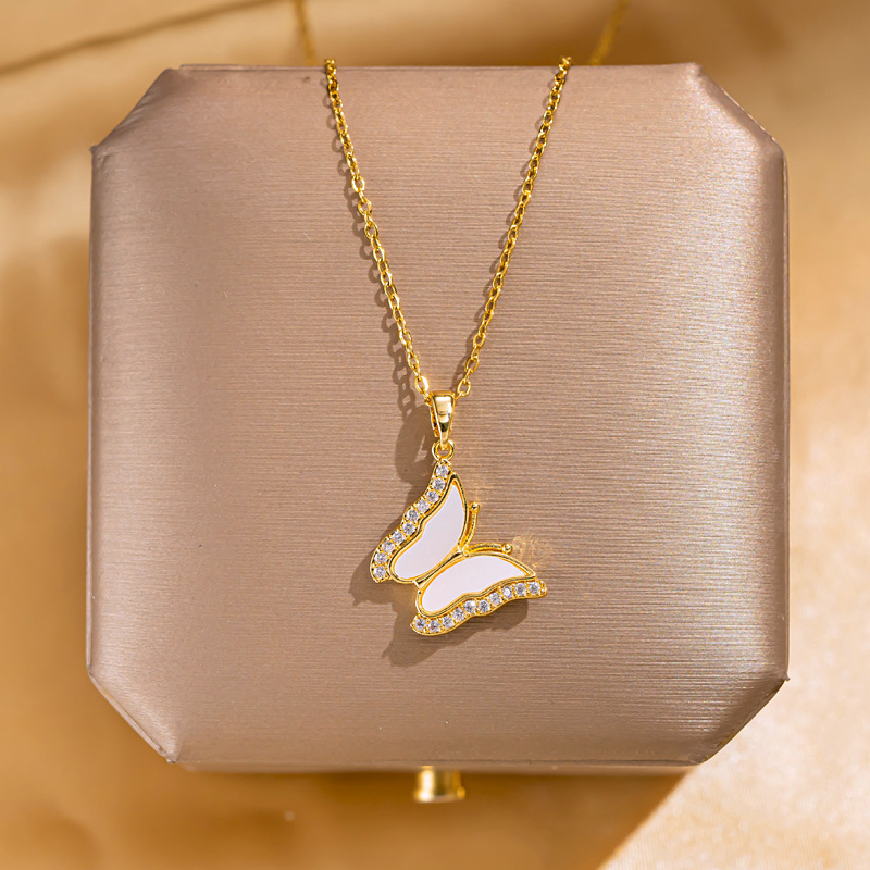 Korean 18k simple gold diamond-encrusted butterfly necklace, a niche design for women, a popular collarbone chain, a personalized and trendy accessory full figure