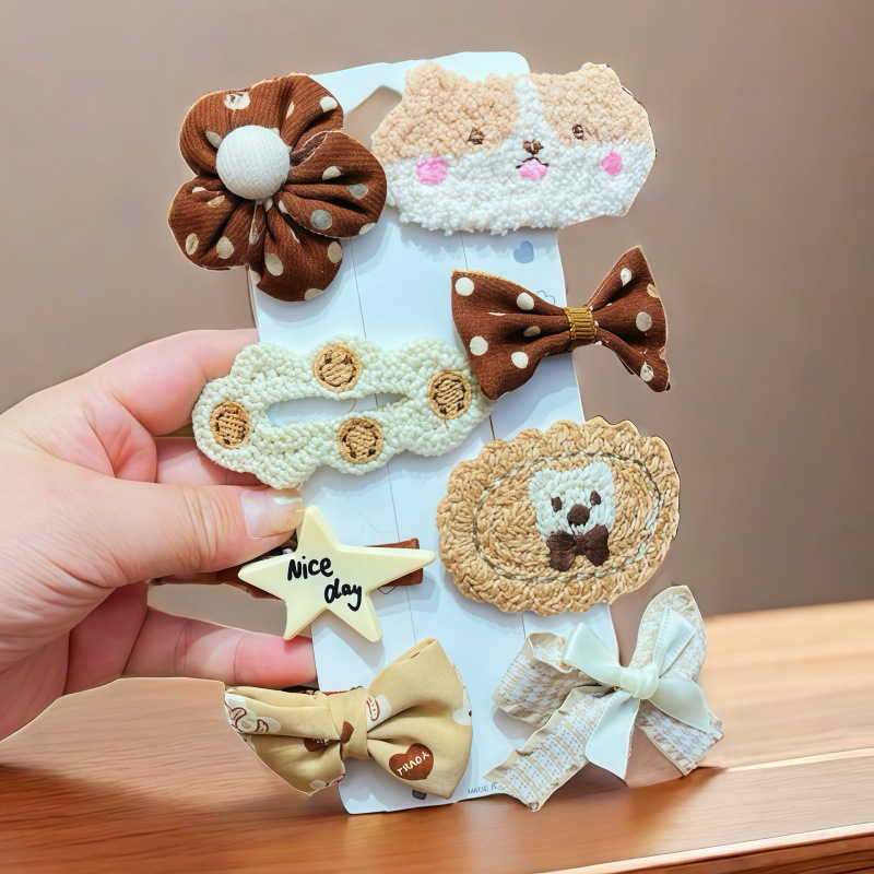 Children's plush hair clips for autumn and winter, cute little girls' hair clips, 2023 new hair accessory sets for girls and babies Application Scenario