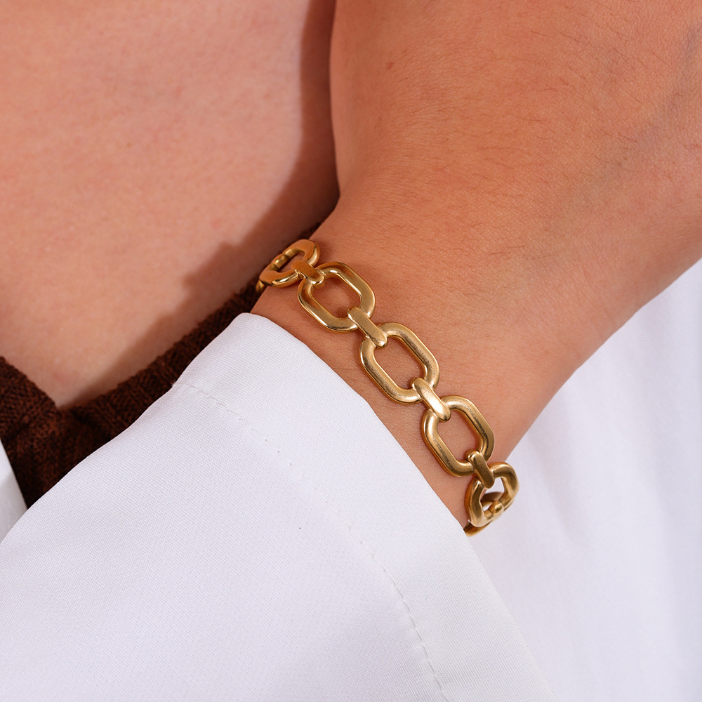 Cross-border new titanium steel chain open bracelet, women's fashionable and high-end style, hollowed-out gold-plated versatile wristband full figure