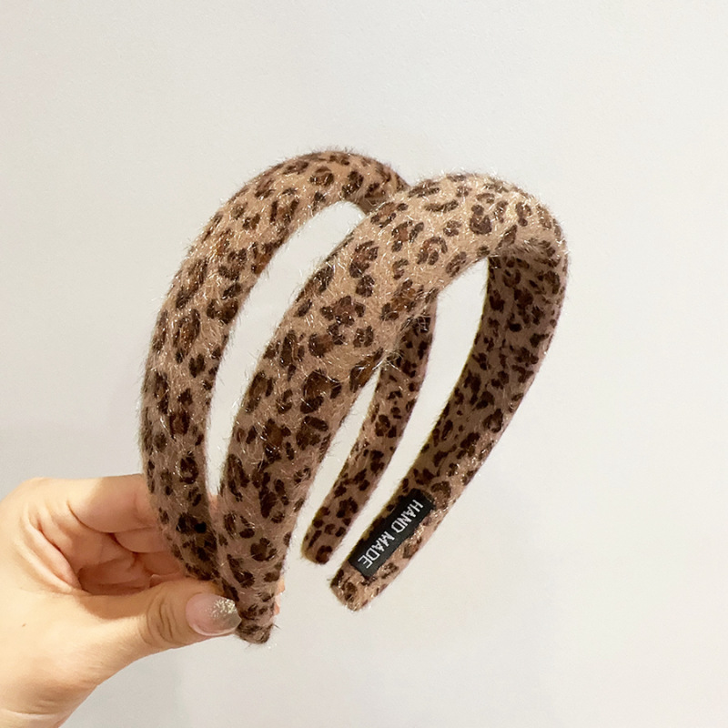 Retro French wide-brimmed leopard print hairband for women 2024 new autumn and winter, plush face-washing and hair-pressing headband, high top hairpin full figure