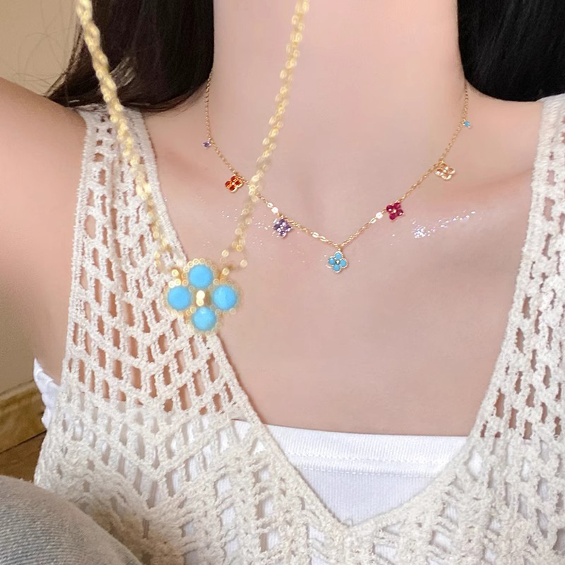 French retro colorful dopamine four-leaf clover necklace, a unique and light luxury style for women, layered collarbone chain full figure