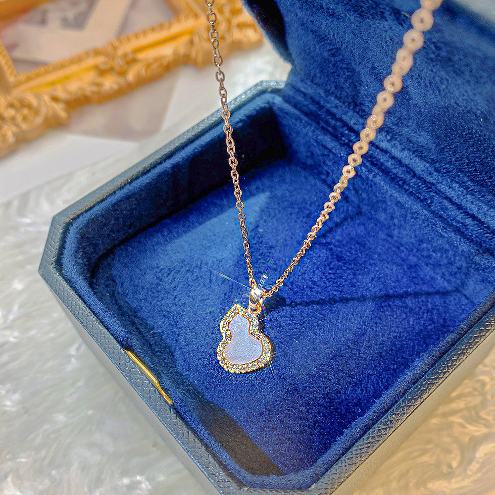 A new Japanese and Korean style shell gourd titanium steel necklace with a unique design for women, simple and versatile pendant, and a popular neck chain details Picture