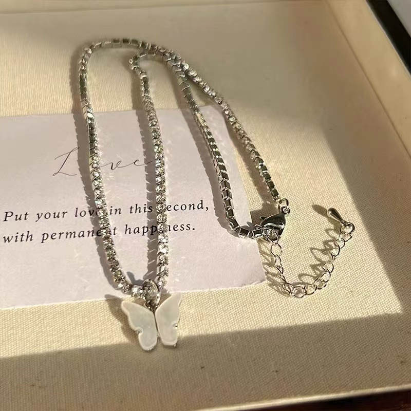 Butterfly necklace for women, high-end and elegant, retro sweater chain, new, niche and versatile design, sweet and cool accessory trend details Picture