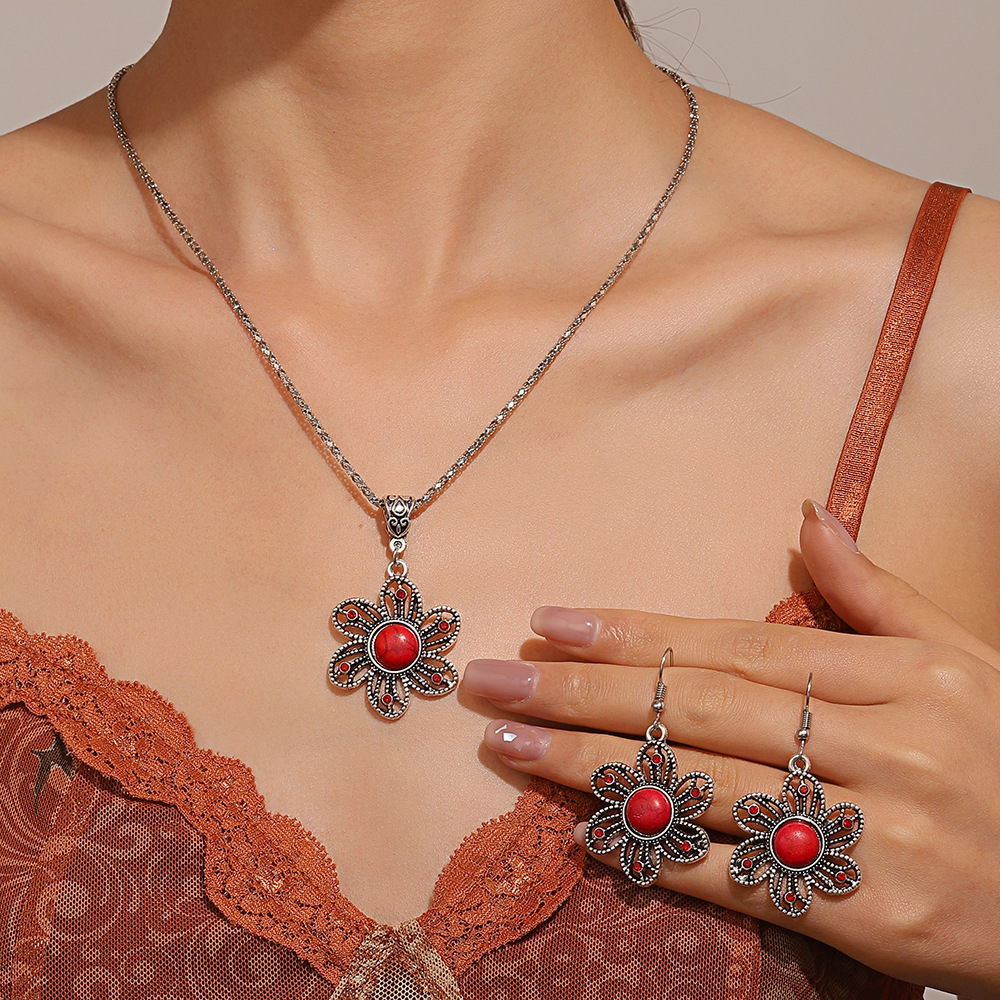 European and American cross-border retro French turquoise pendant earrings necklace set, hollowed-out sunflower earrings collarbone chain accessories full figure