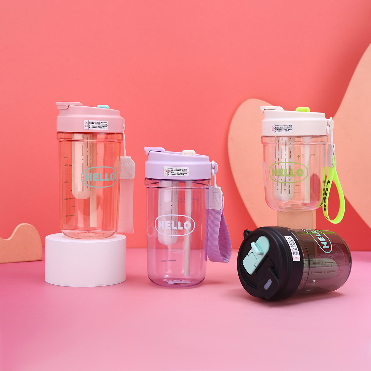 In summer, you can casually use a double-drinking coffee cup. When outdoors, you can carry a plastic water cup with a handle. Students can use a straw cup with a lid for two purposes details Picture