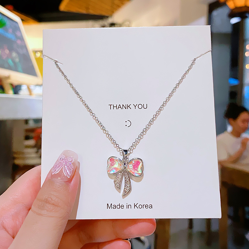 Fashionable and colorful color-changing bow necklace, a unique and light luxury design for women, versatile collarbone chain, a trendy and elegant accessory details Picture