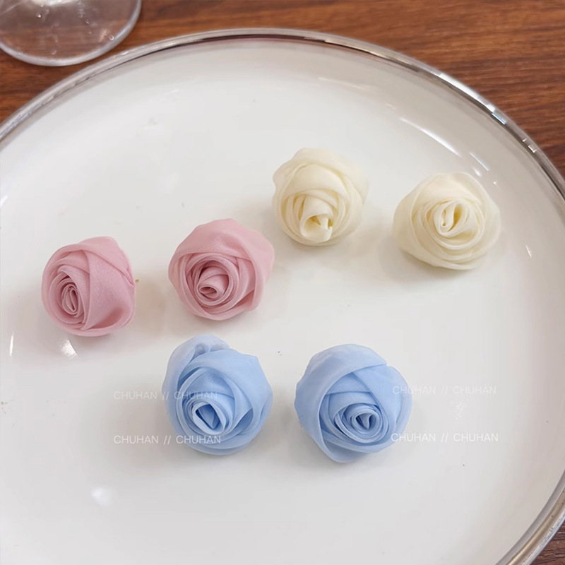 Sweet girl ~ Gentle flower earrings 2025 New bestseller Hepburn style high-end stud earrings, elegant earrings details Picture