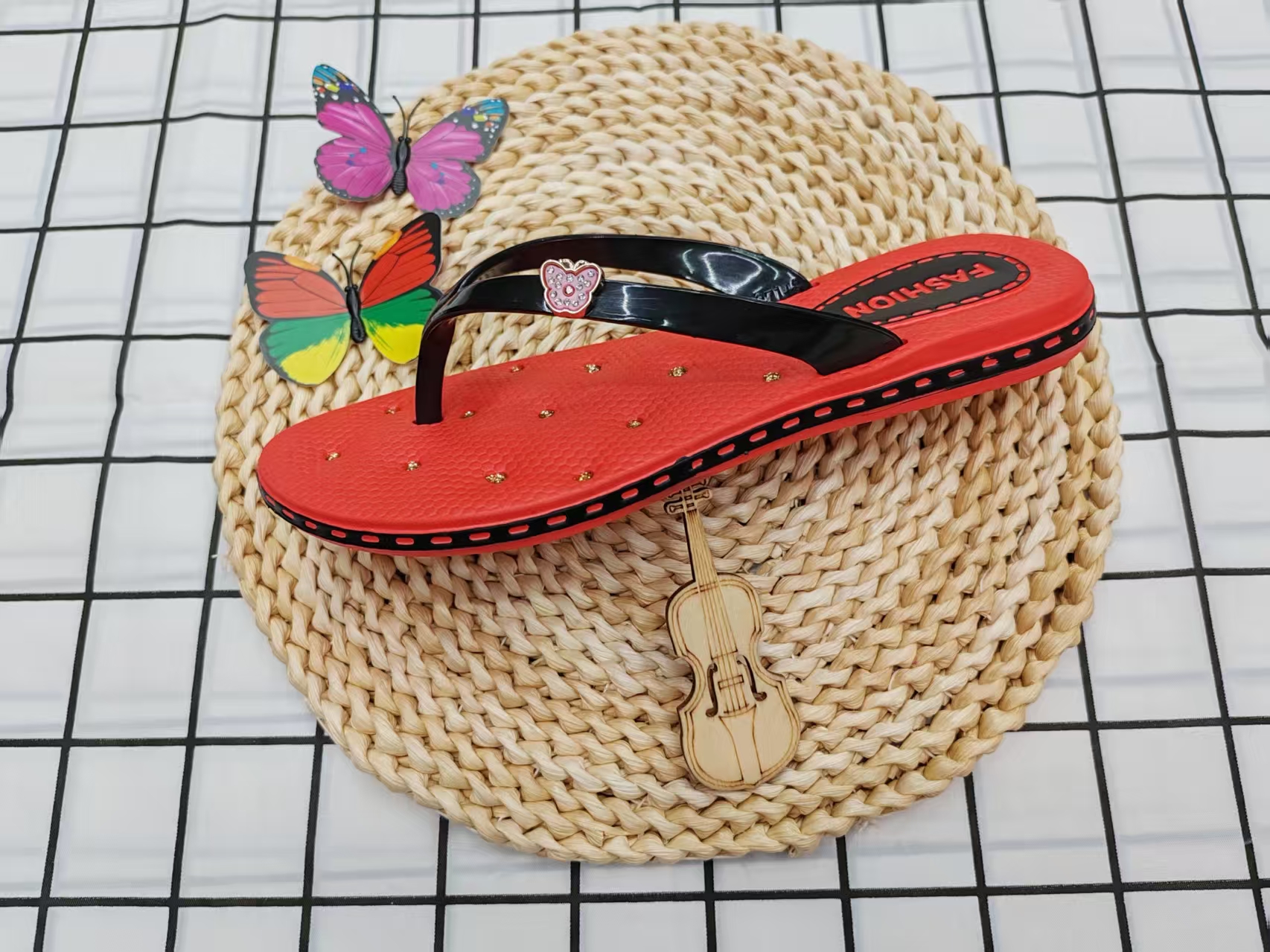 New flat metal butterfly-toe flip-flops for summer 2025 Specification drawing