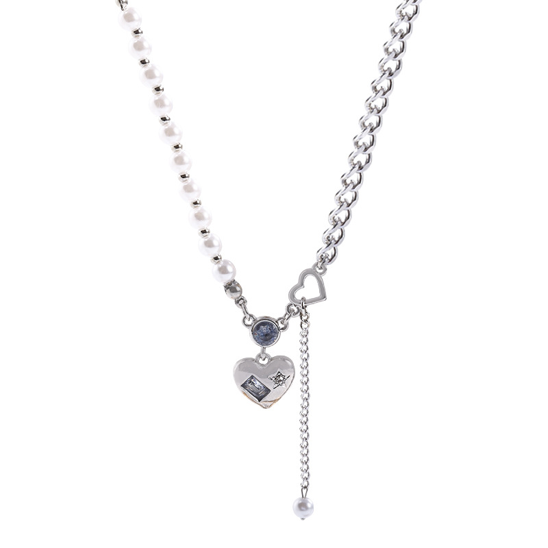 Heart-shaped pearl necklace for women, a new, sweet and cool style collarbone chain in 2023, a popular and trendy neckchain accessory Item Picture