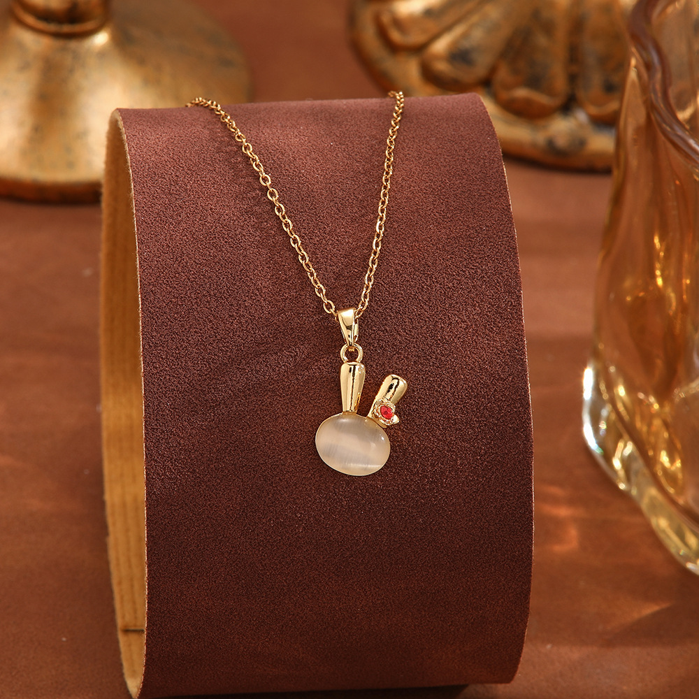 Korean-style simple cat's eye stone pendant titanium steel necklace, niche design, women's light luxury design sense pearl collarbone chain accessory details Picture