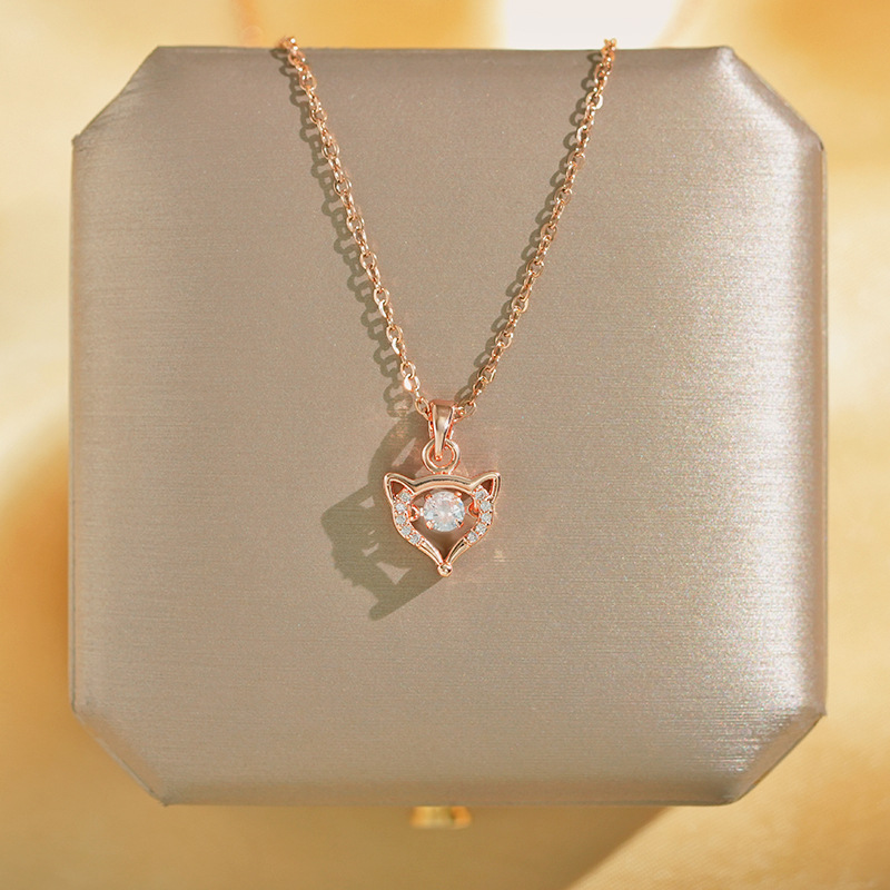 A simple and cute fox necklace with a Japanese and Korean style, a trendy and niche design for women on Instagram, a popular collarbone chain and a versatile necklace details Picture