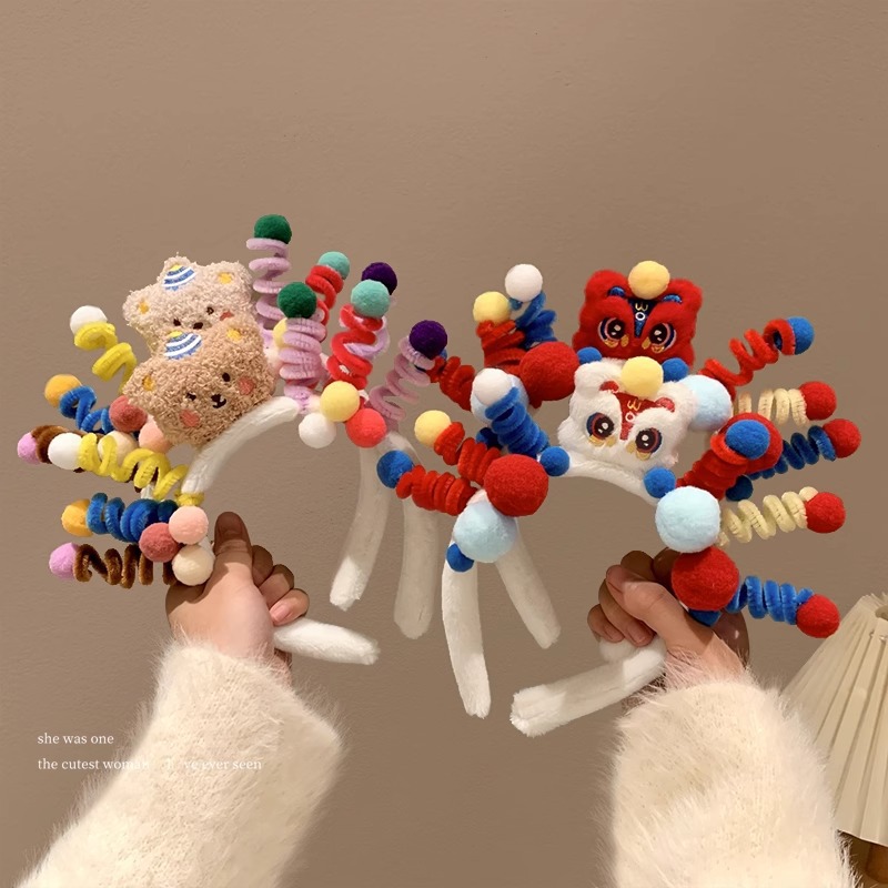 Cute cartoon plush hairband for women's autumn and winter new fluffy twist stick face wash headband hair clip and funny hair accessory full figure