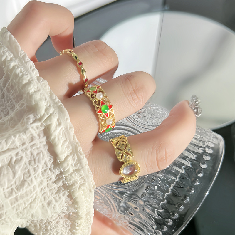 A vintage lace hollowed-out glazed open ring for women, versatile, elegant, high-end, light luxury and simple ring Specification drawing