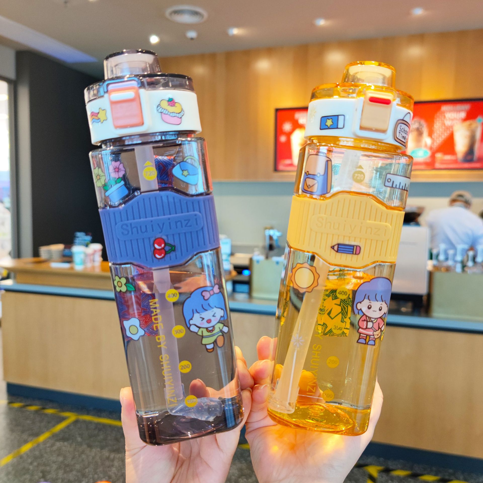 Wholesale popular square water bottles, straws, plastic water cups, portable handles, outdoor sports and fitness water bottles with high appearance standards Application Scenario