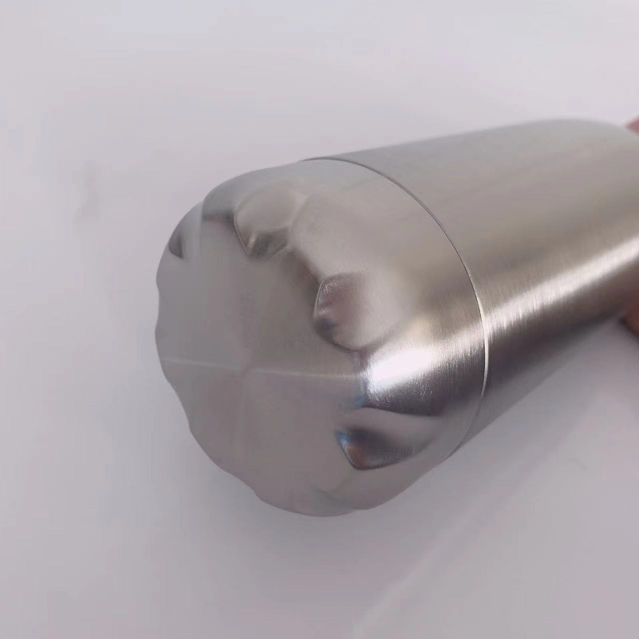 304 stainless steel double-layer cola bottle, bowling ball insulated cup, outdoor sports gift, heat and cold preservation, portable vacuum Application Scenario